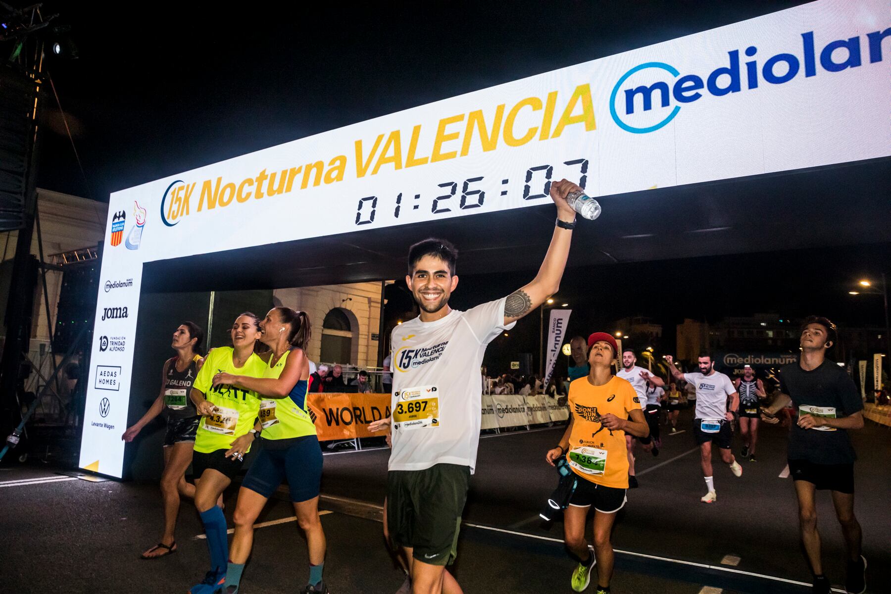 Meta de la carrera 15K nocturna de 2022.