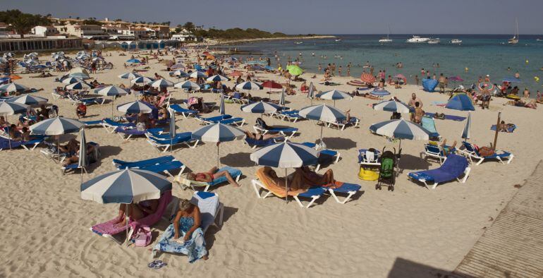 La temporada alta turística tiró del empleo en junio.