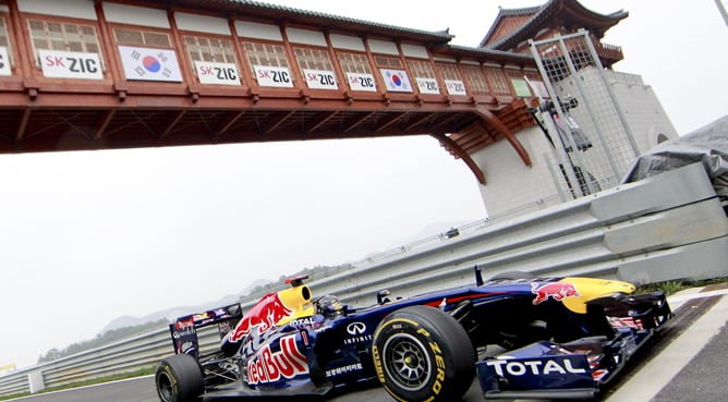 El piloto alemán de Red Bull, Sebastian Vettel, ha ganado el Gran Premio de Corea por delante de Lewis Hamilton