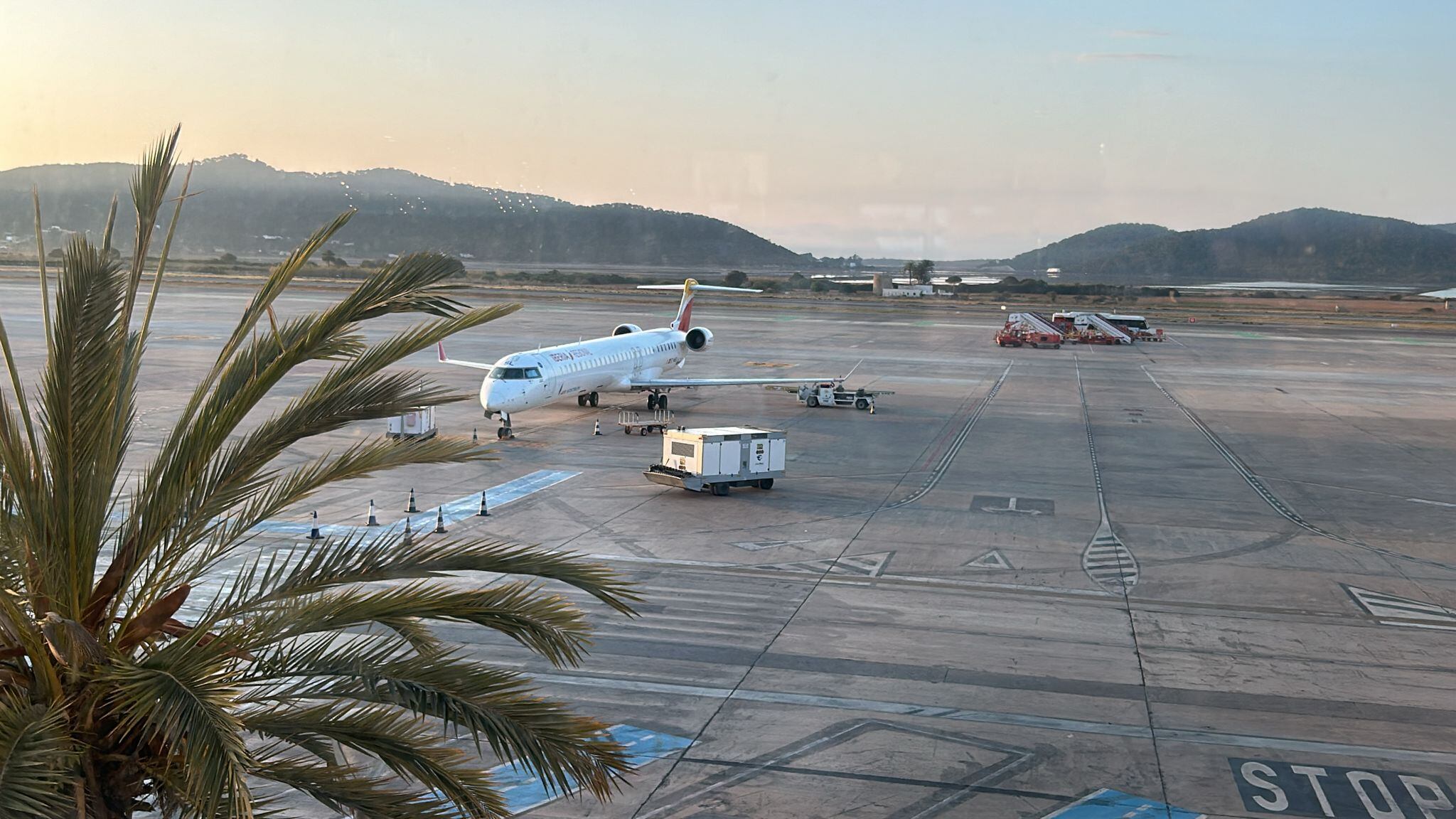 Aviones en el aeropuerto de Ibiza