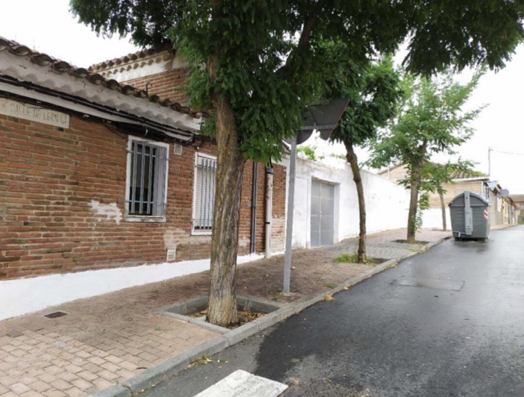 Algunas calles de Medina del Campo solo cuentan con un contenedor de basuras