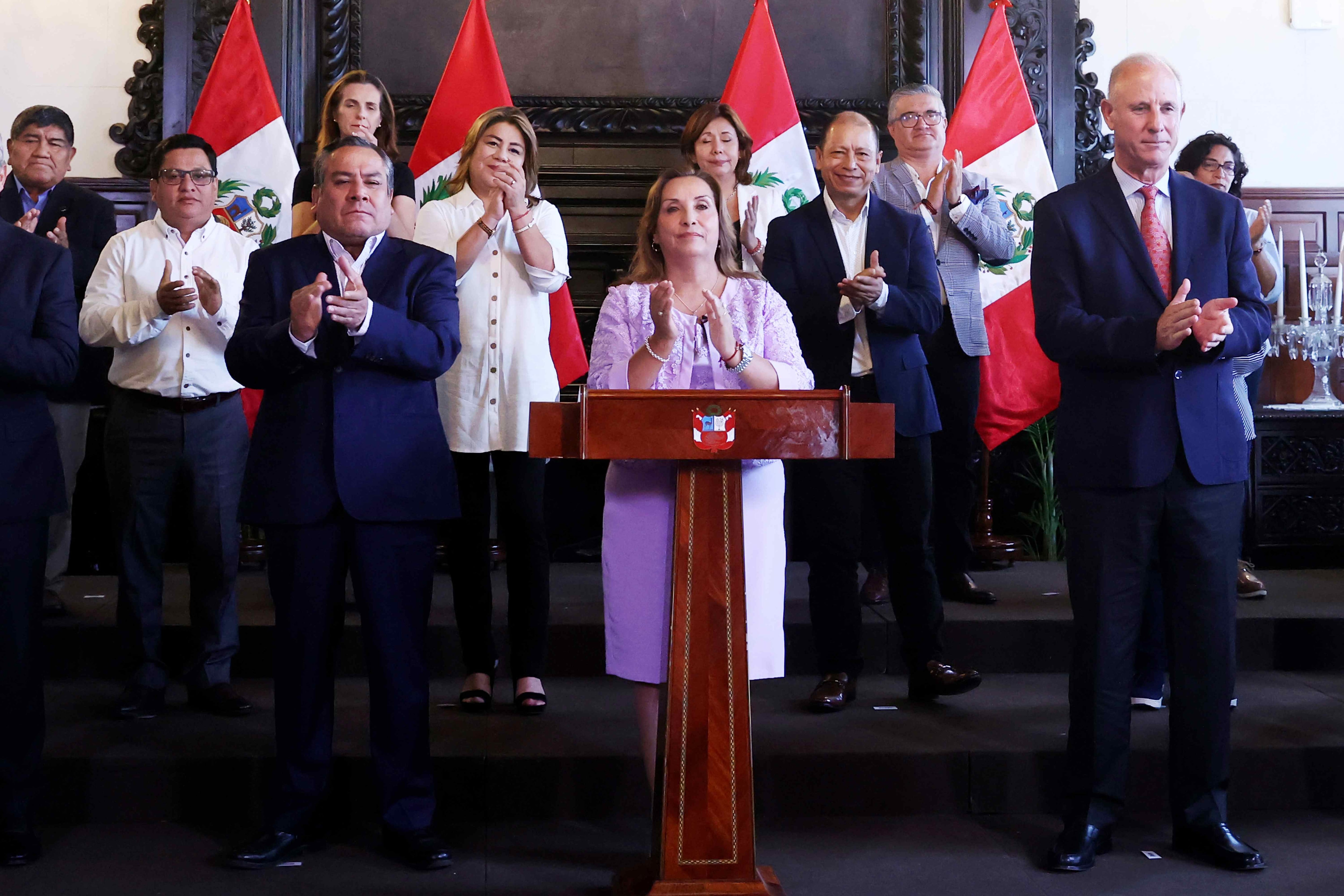 Fotografía cedida por la Presidencia de Perú de la mandataria, Dina Boluarte, durante un discurso a la Nación