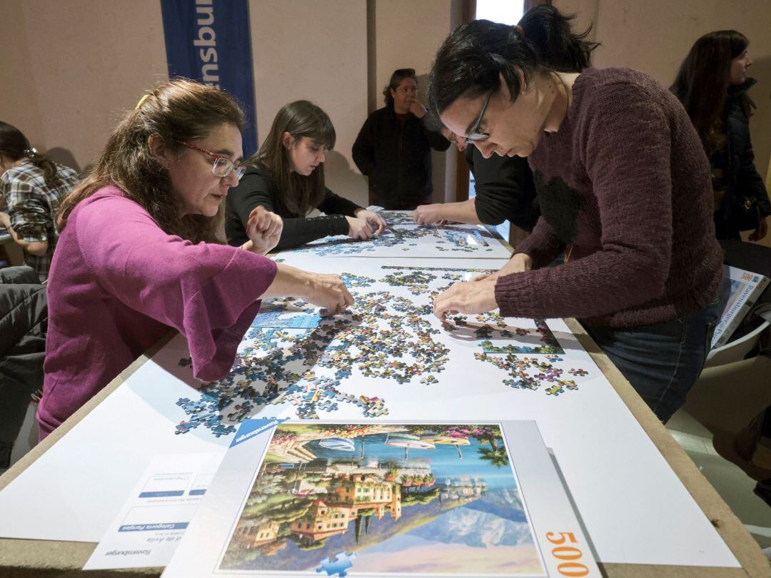 Ana Jimeno (I) y Ana Gil (D) ganadoras del IV Torneo de Puzzles Ciudad de Ávlla