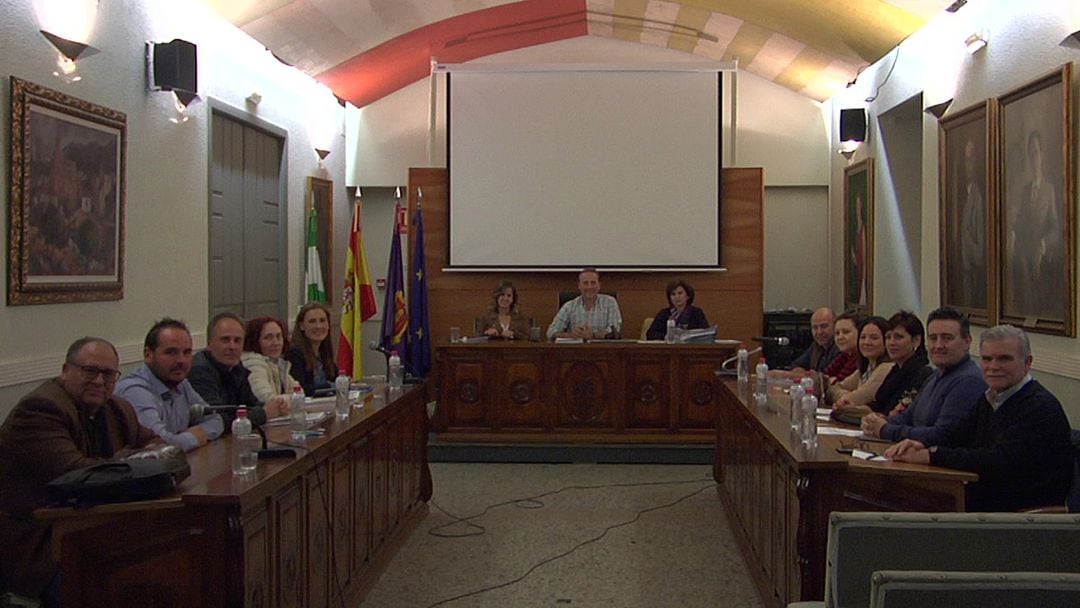 Corporación municipal de Cazorla en el último pleno ordinario de la legislatura 