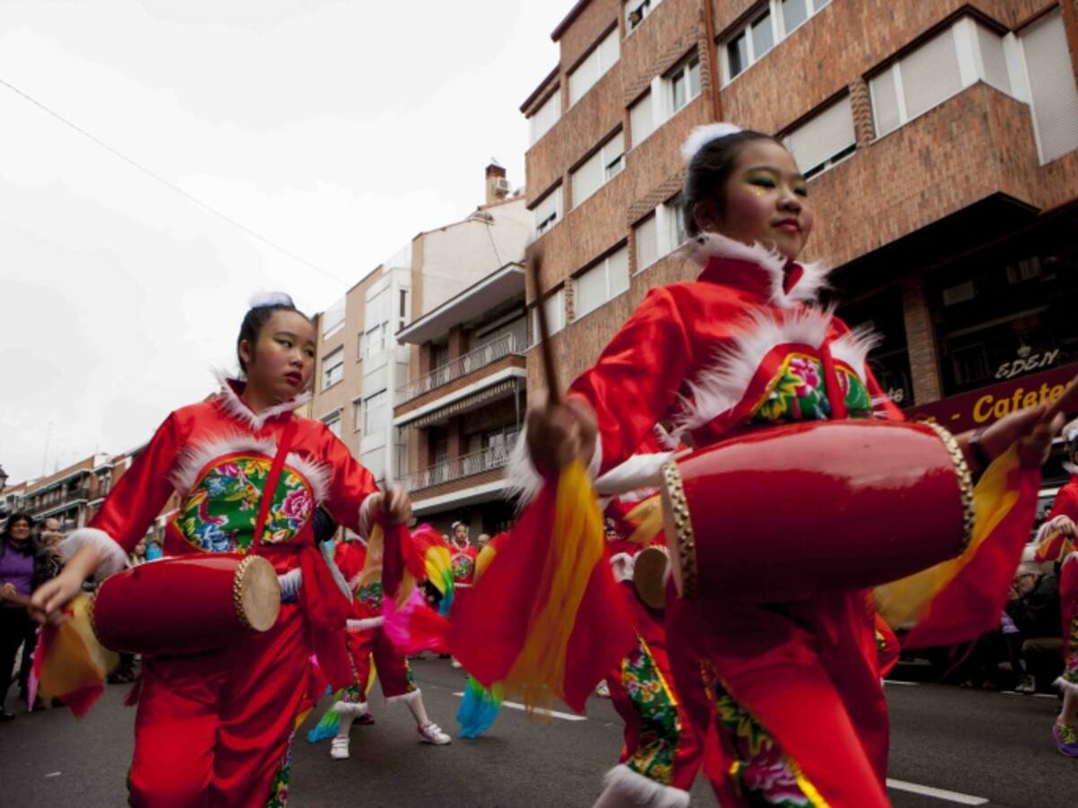 El Año del Perro ha comenzado: un tour por el defile y los platos tradicionales