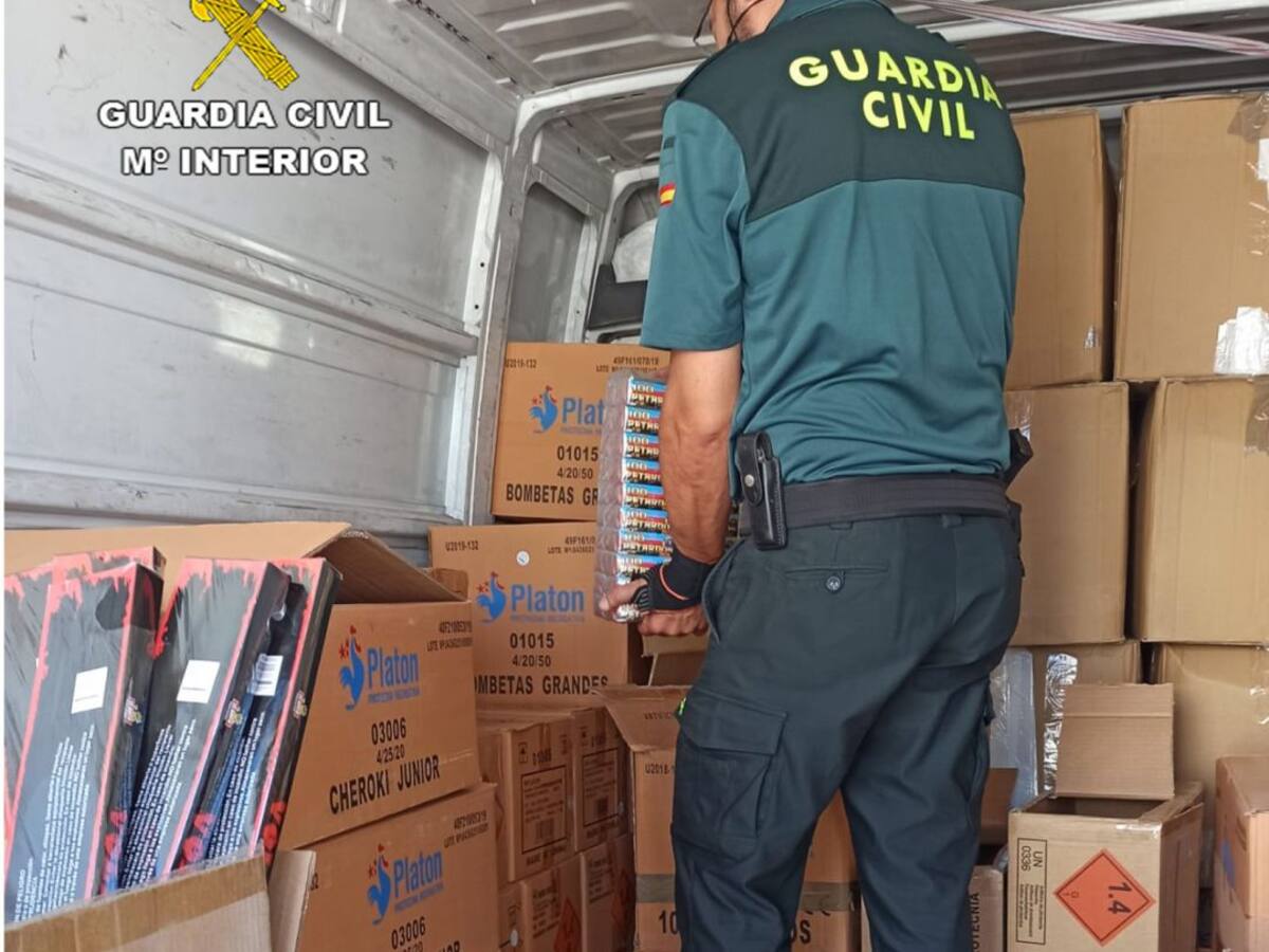Intervenidos más de 200.000 artículos pirotécnicos en un establecimiento comercial temporal