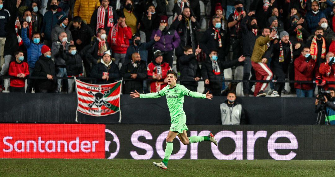 Nico Serrano celebra su primer gol con el Athletic