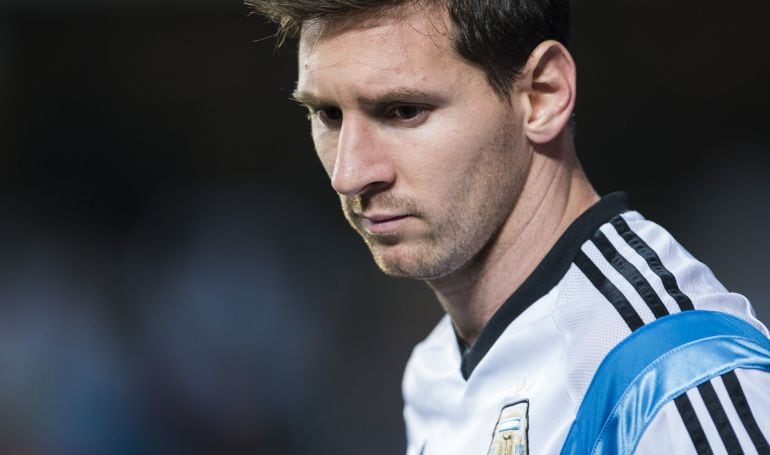 Messi, pensativo en un encuentro con la Selección Argentina