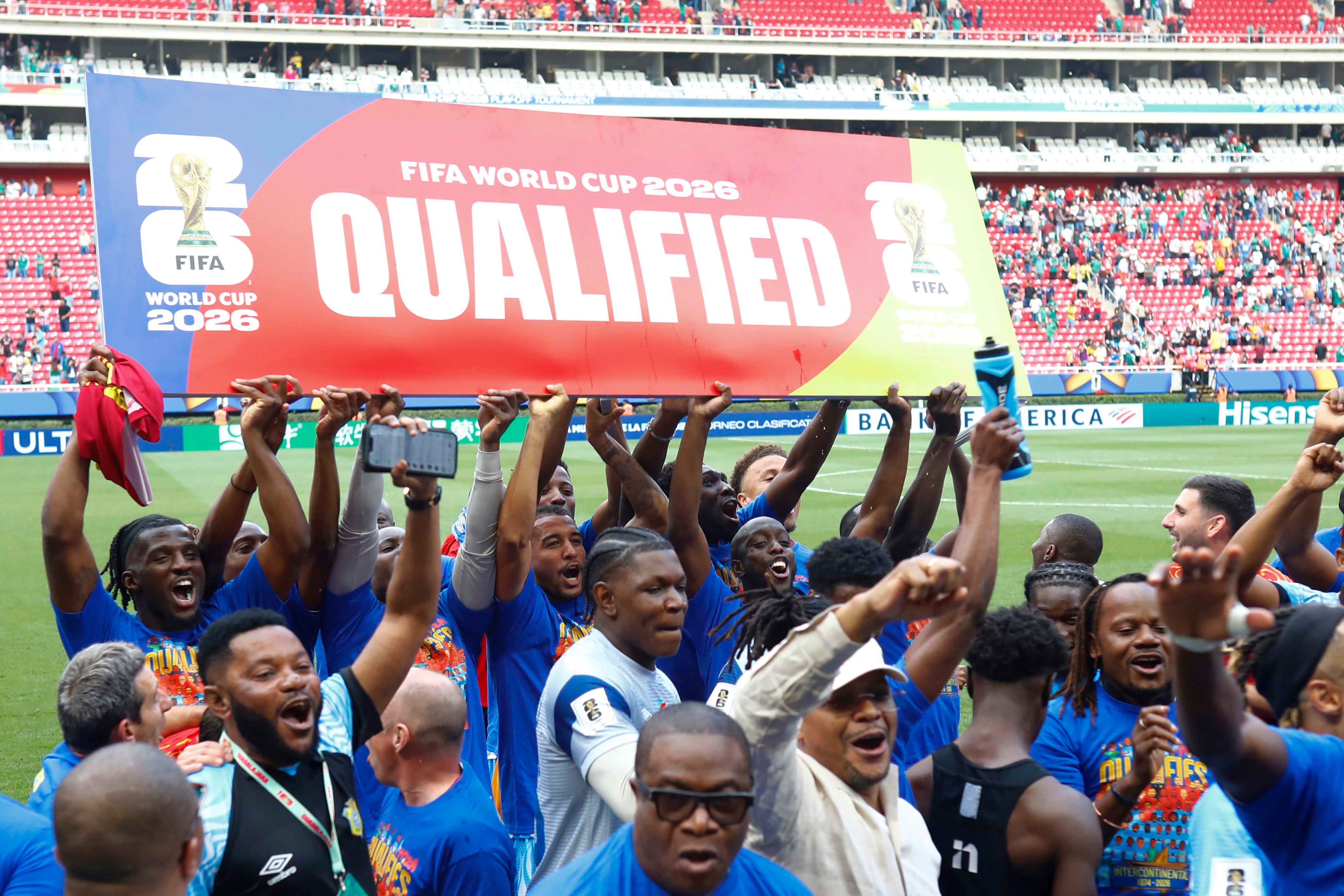 FOTODELDÍA AMDEP2767. GUADALAJARA (MÉXICO), 31/03/2026.- Jugadores de la selección de la República Democrática del Congo celebran este martes, al finalizar un partido de repechaje para la Copa Mundial 2026 entre República Democrática del Congo y Jamaica en el Estadio Akron en Guadalajara (México). La República Democrática del Congo obtuvo el penúltimo cupo libre al Mundial al vencer en tiempo extra por 1-0 a Jamaica en la final de la repesca intercontinental jugada en el estadio Akron de la ciudad mexicana de Zapopan. EFE/ Francisco Guasco