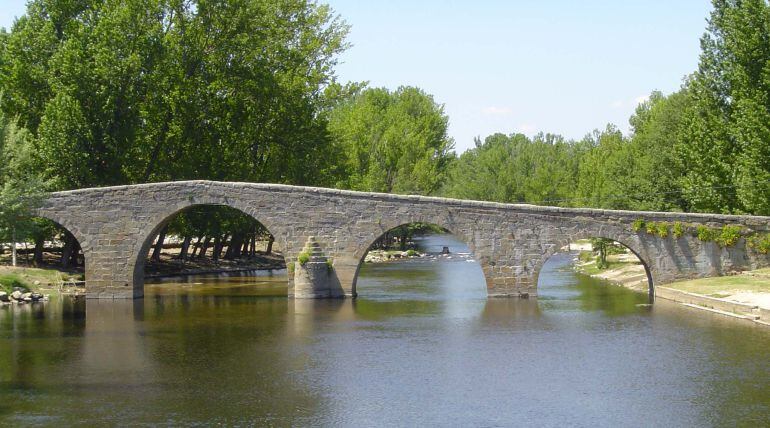 Río Alberche a su paso por Navaluenga (Ávila)