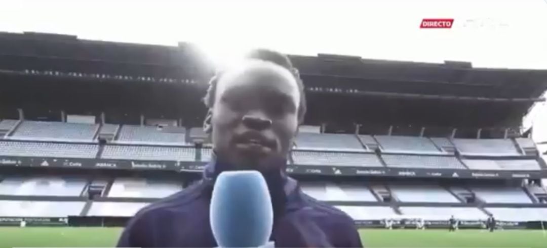 Pione Sisto, durante la felicitación