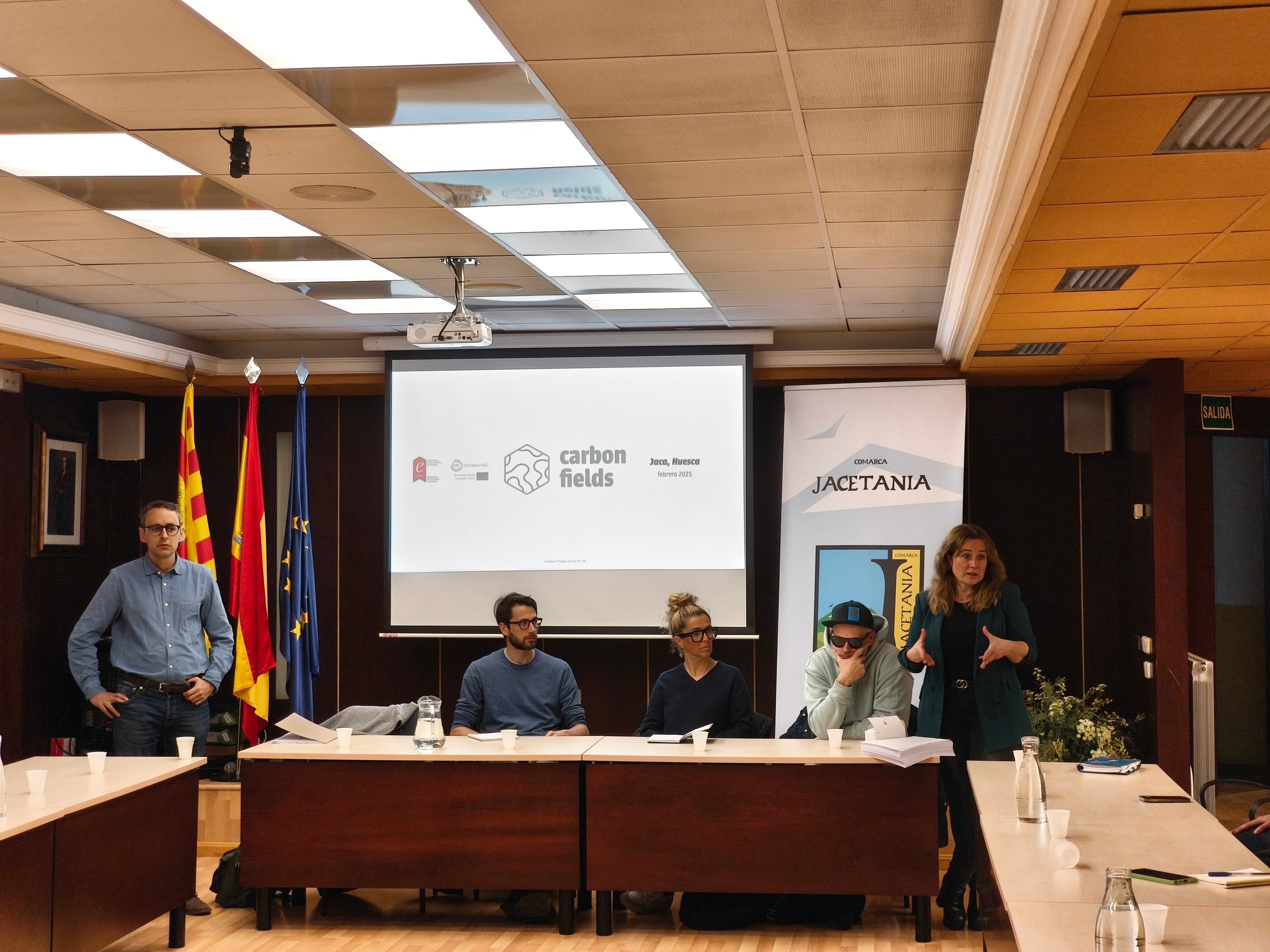 Carbon Fields, en su presentación a los consejeros comarcales de la Jacetania