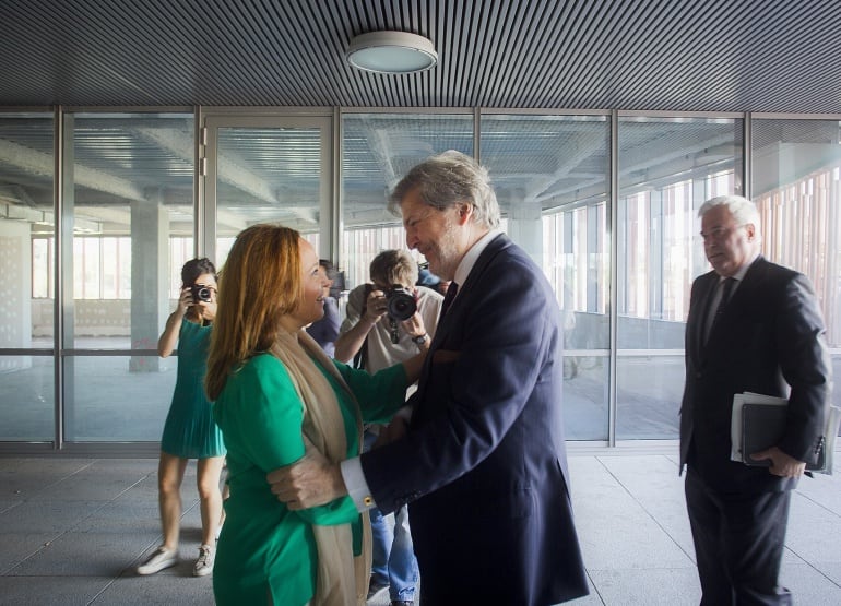 La consejera de Educación recibe al Ministro Iñigo Méndez de Vigo