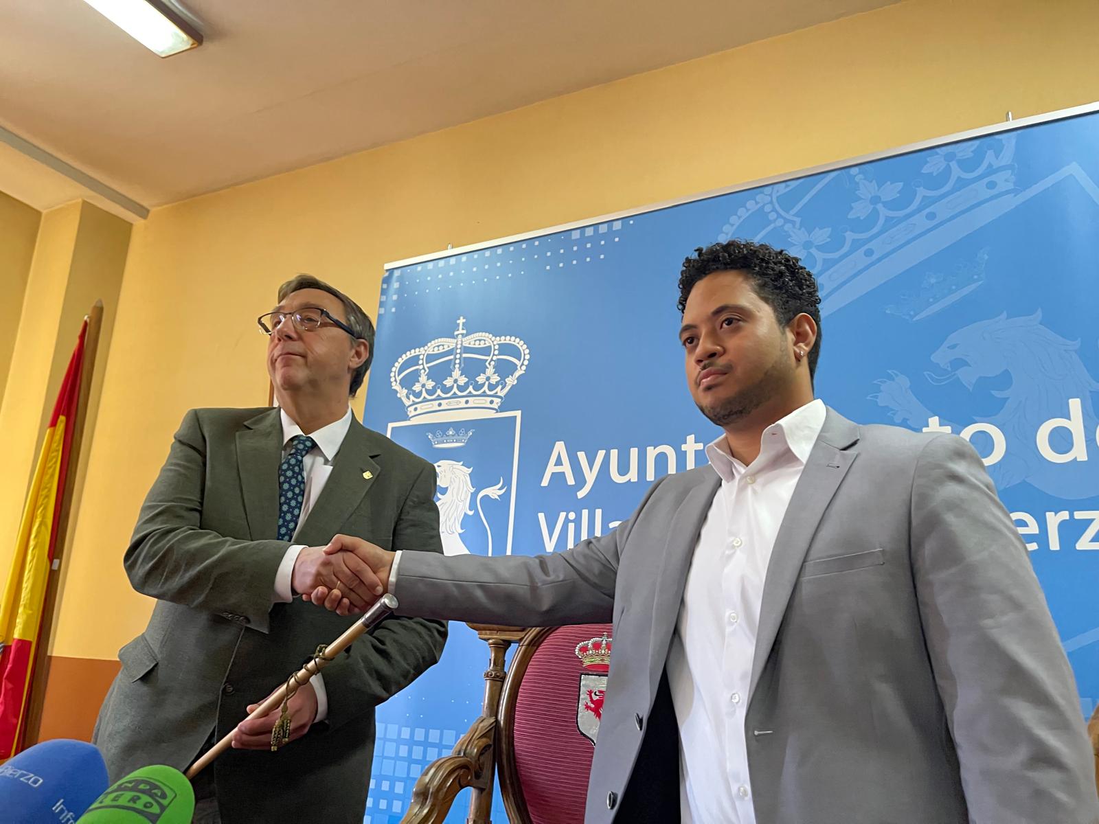 Momento de entrega del bastón