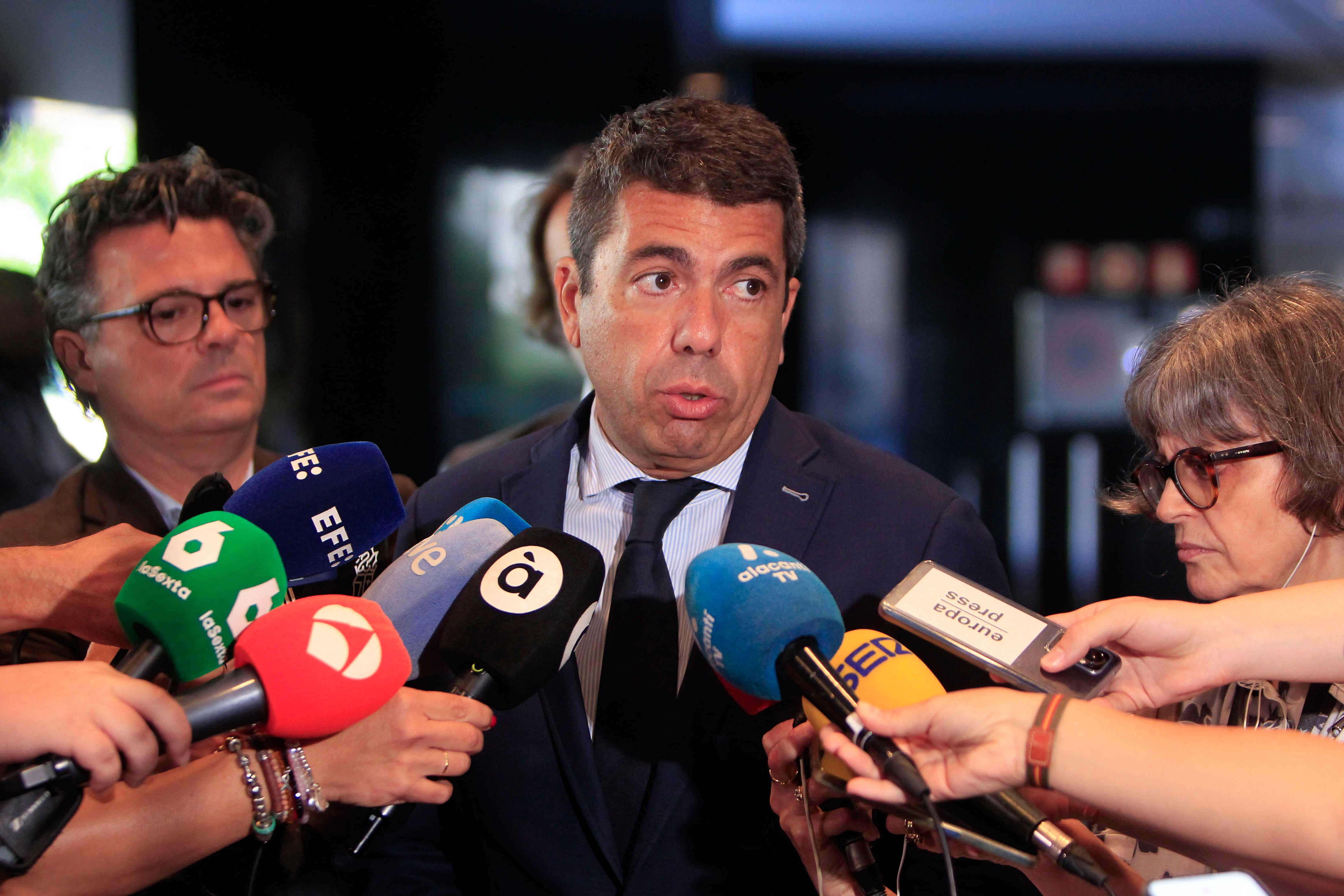 GRAFCVA7786. ALICANTE, 28/05/2025.- El presidente de la Generalitat Valenciana, Carlos Mazón, tras inaugurar una jornada organizada por el Círculo de Directivos de Alicante. EFE/Pep Morell