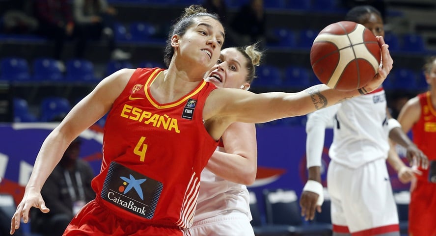 BELGRADE, SERBIA - FEBRUARY 9: Laura Nicholls (4) of Spain in action during the FIBA Women&#039;s Olympic Qualifying Tournament 2020 Group B match between Spain and Great Britain at Aleksandar Nikolic Hall on February 9, 2020 in Belgrade, Serbia. (Photo by Stringer/Anadolu Agency via Getty Images)