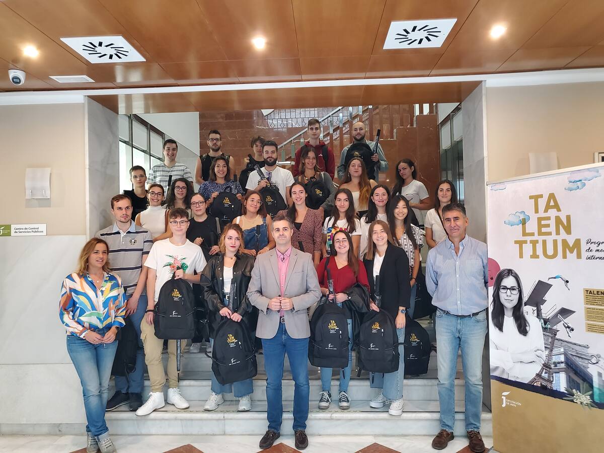 25 jóvenes que acaban de terminar sus estudios comienzan a buscar alojamientos y empleos en Bruselas gracias a las becas Talentium de Diputación