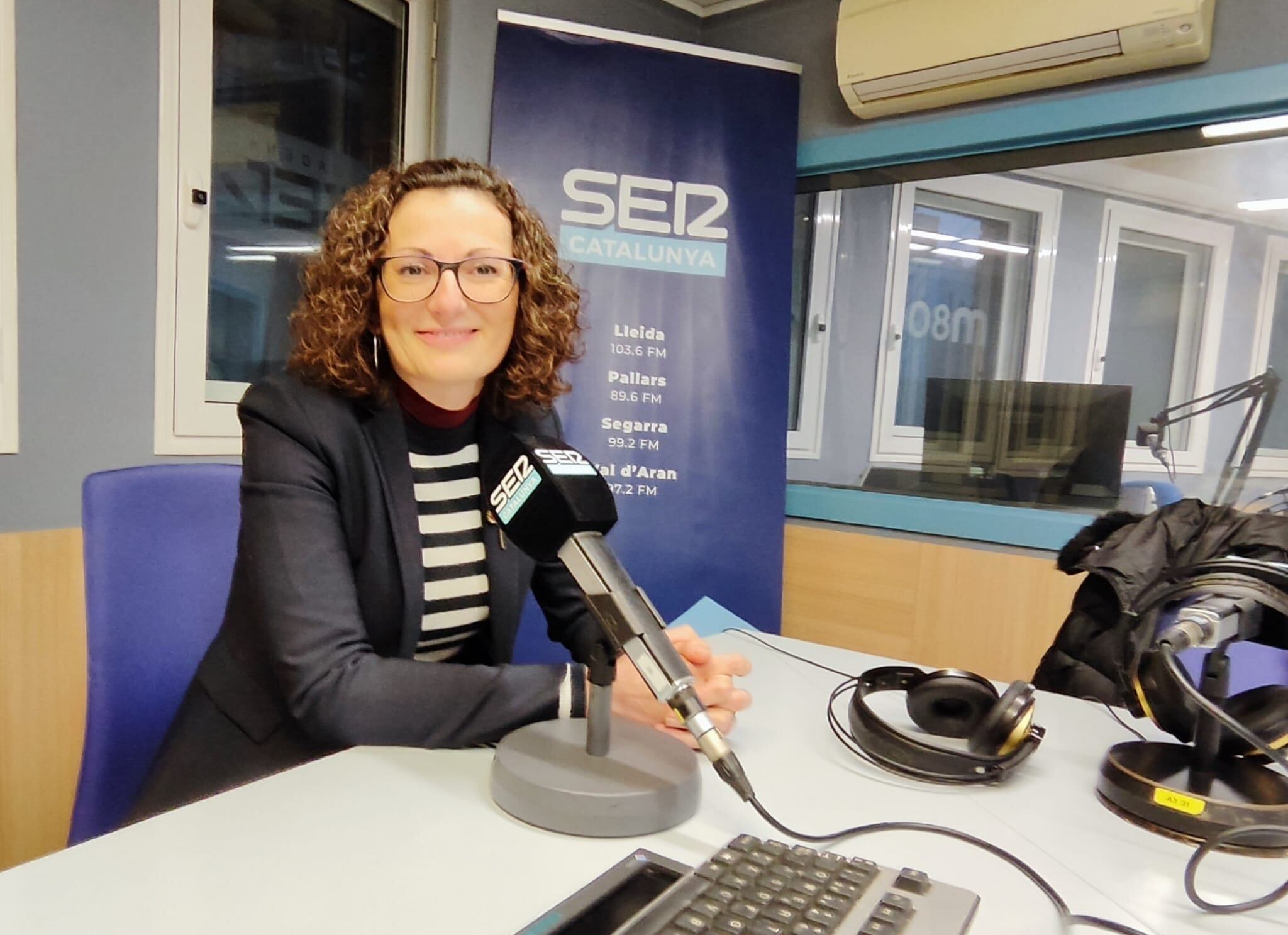 Un moment de l&#039;entrevista a Montse Batlle als estudis de Ràdio Lleida.