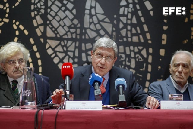 El jurado durante la lectura del fallo del Premio Ensayo Jovellanos 2024.