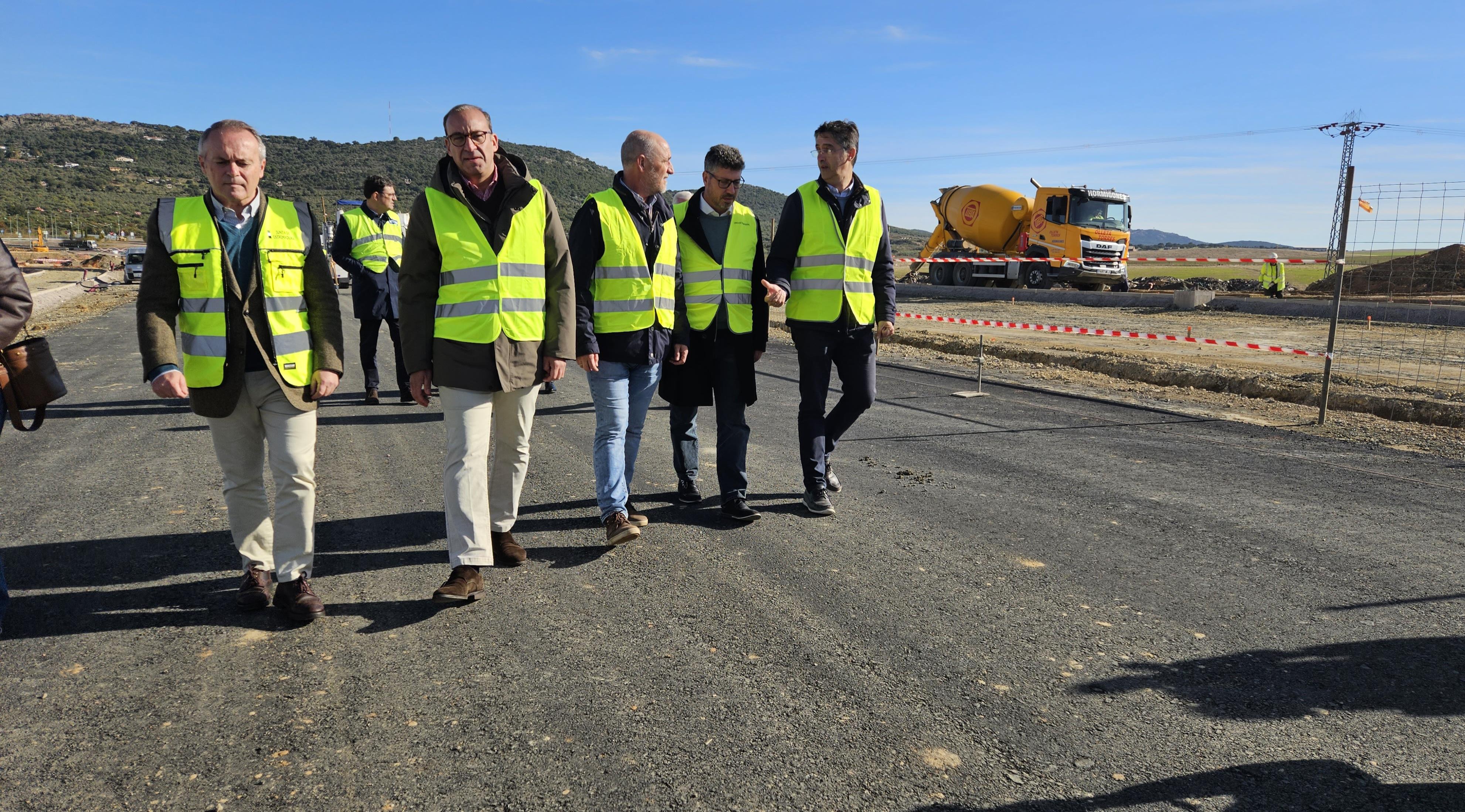 Visita del consejero de Infraestructuras de la Junta de Extremadura, Manuel Martín, y del alcalde de Cáceres, Rafa Mateos, a la Ronda Sureste