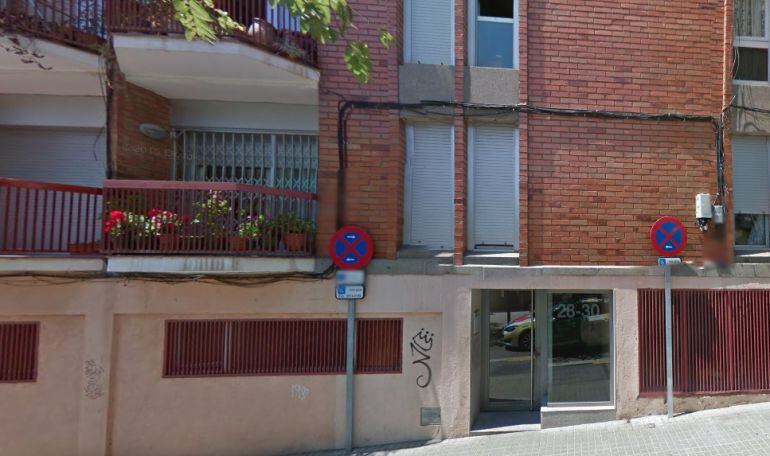 El número 28 del carrer Pasqual Madoz de Mataró, on s'ha produït l'incendi en què ha mort una persona 