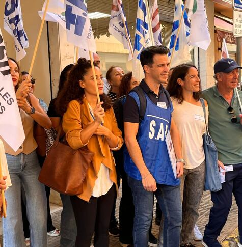 Imagen de la concentración delante de la sede de la Consellería