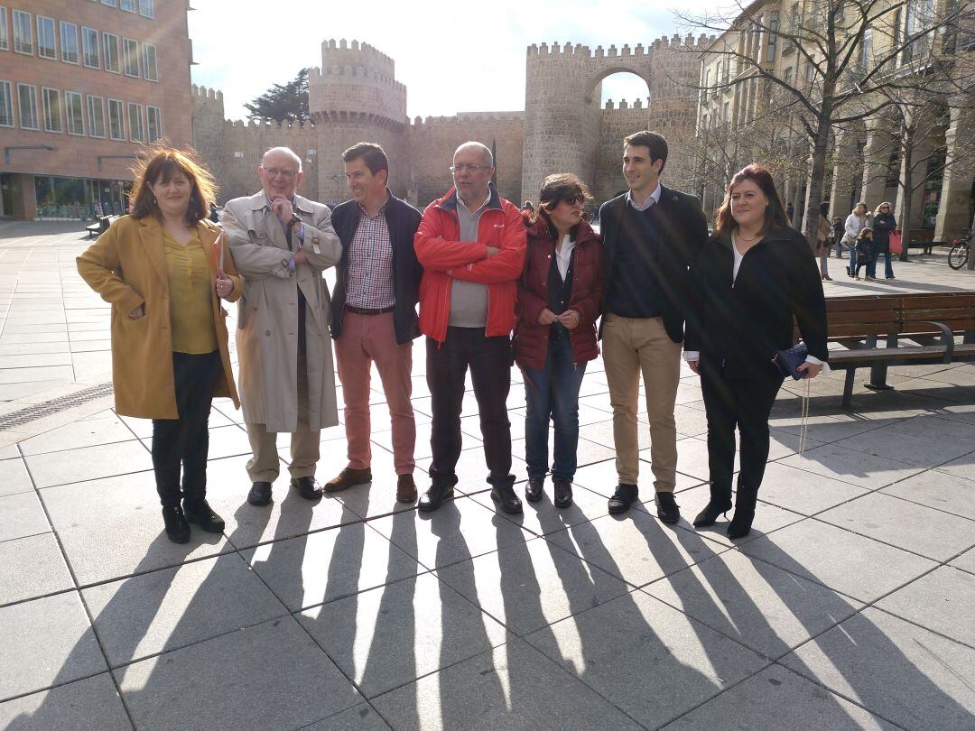 Francisco Igea (centro) y los candidatos al Congreso y al Senado por la provincia de Ávila