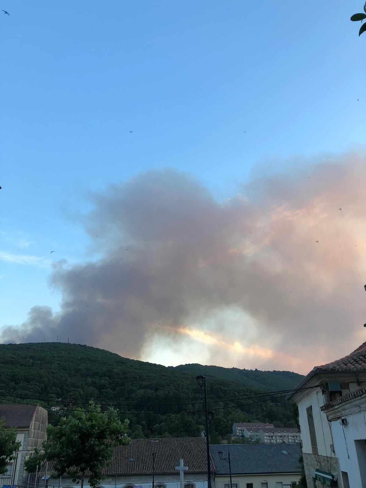 El incendio de Candelario y la Sierra de Béjar, desde la cabecera de comarca (Béjar)