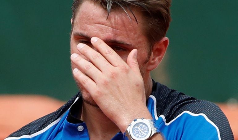 Wawrinka se echa las manos a la cabeza tras un error