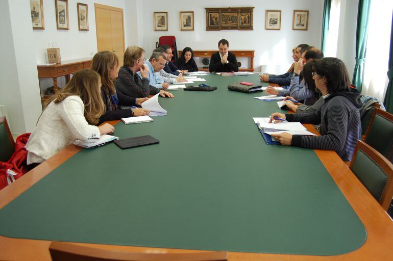 Reunión del Consejo Municipal de Comercio.