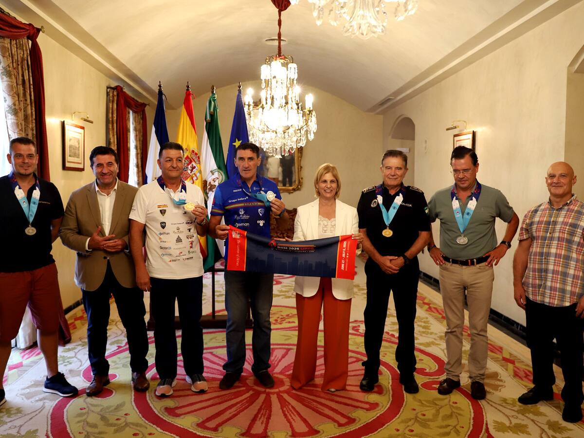 La alcaldesa felicita a los integrantes de Sherrypol por las cinco medallas conseguidas en los Campeonatos Mundiales de Policías y Bomberos en Canadá