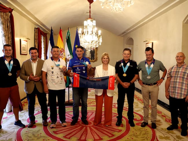 La alcaldesa recibió en el Ayuntamiento a los dos deportistas