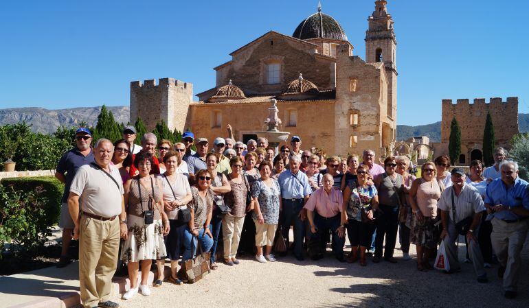 Grupo de jubilados beneficiarios del plan de viajes sociales de la Diputación de Valencia