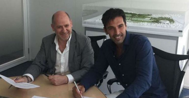 Gianluigi Buffon firma su nuevo contrato como jugador de la Juventus