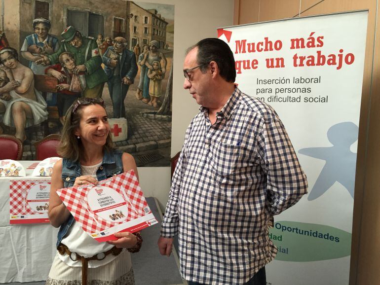 Nuria Urbón Caballero y Jorge Luis de Miguel, durante la presentación de la campaña &quot;En realidad no tiene gracia&quot;.