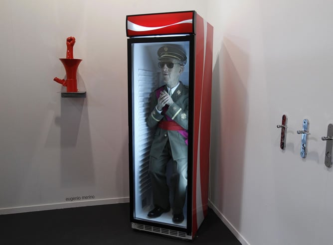 La polémica obra &#039;Forever Franco&#039; de Eugenio Merino centra todas las miradas de los visitantes de la feria de arte ARCO. REUTERS