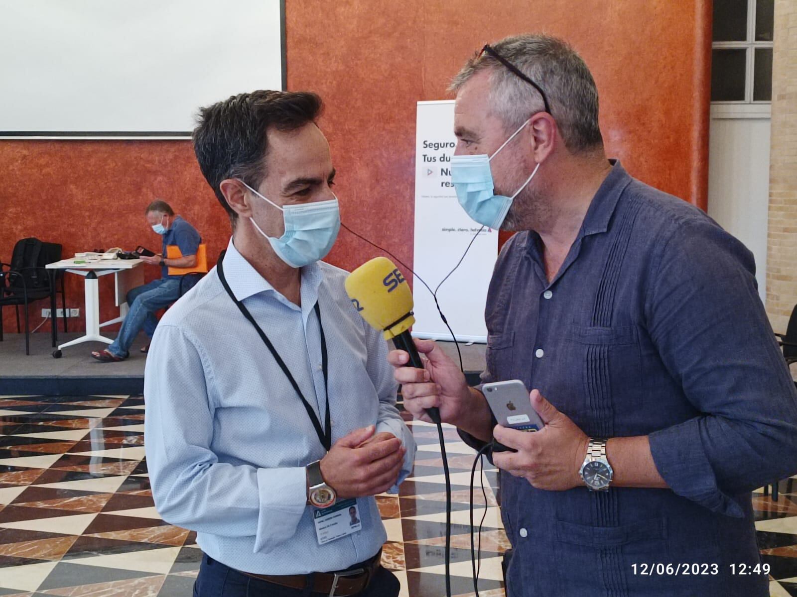 Rafael Lebrero, coordinador del Centro de Transfusión de Sangre, Tejidos y Células de Sevilla junto a Paco García