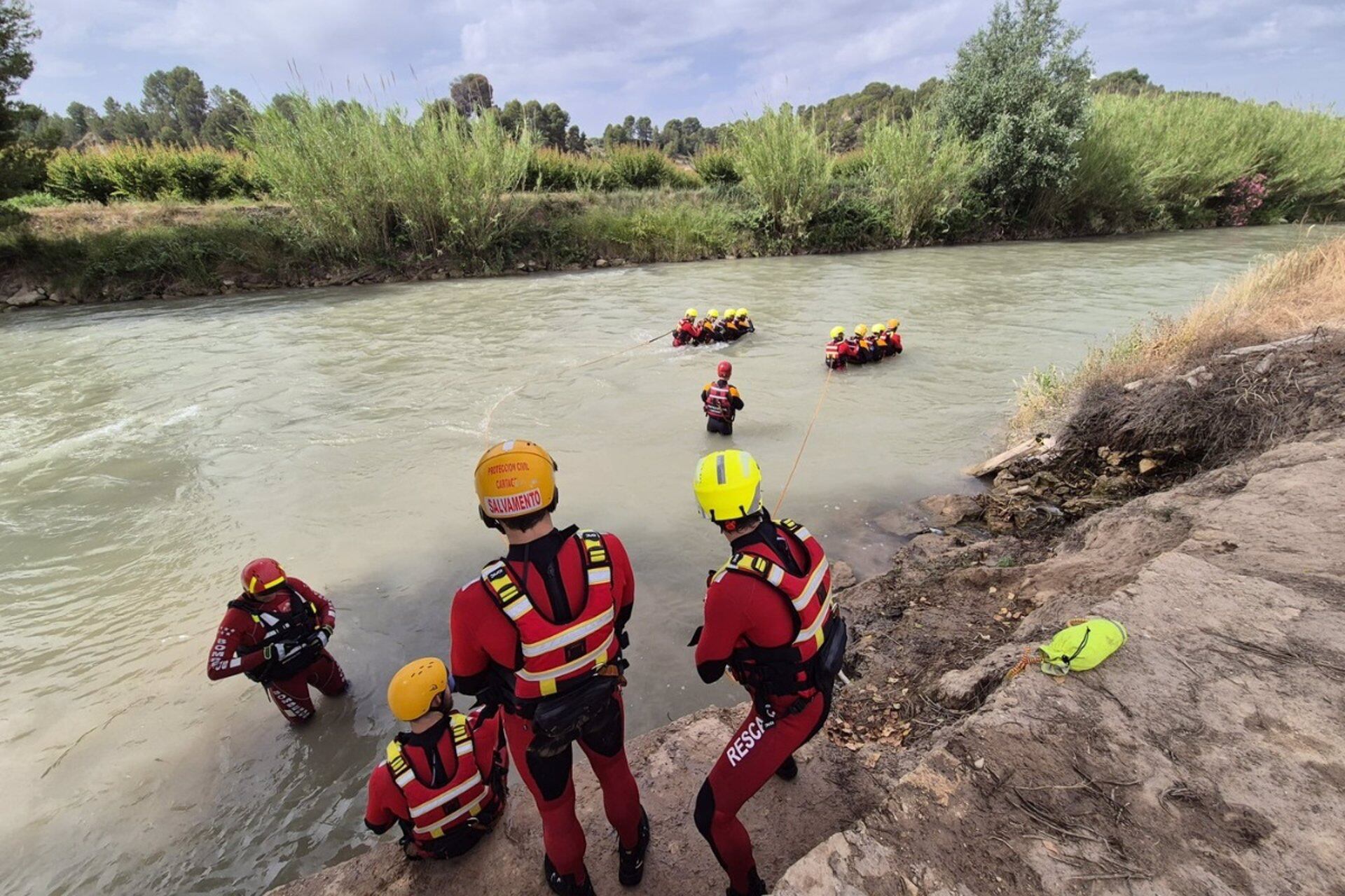 16/06/2025 Bomberos de Cartagena se preparan para actuar ante riadas e inundaciones.
Bomberos del Servicio de Extinción de Incendios y Salvamento (SEIS) y Protección Civil del Ayuntamiento Cartagena han participado en un curso intensivo orientado a mejorar su preparación ante situaciones de riadas y grandes inundaciones.
ESPAÑA EUROPA MURCIA SOCIEDAD
AYUNTAMIENTO DE CARTAGENA