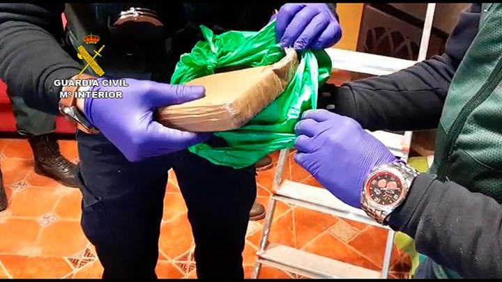 En marxa un operatiu policial contra un grup responsable d&#039;introduir 5,7 tones de haixix per la costa del Garraf