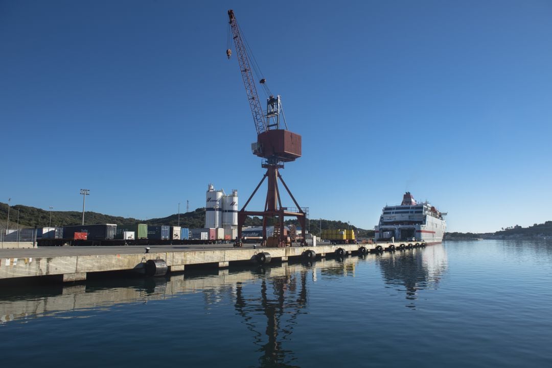 Se quiere mejorar la gestión medioambiental del puerto de Maó.