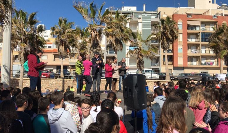 Entrega de premios en la carrera solidaria en Adra.