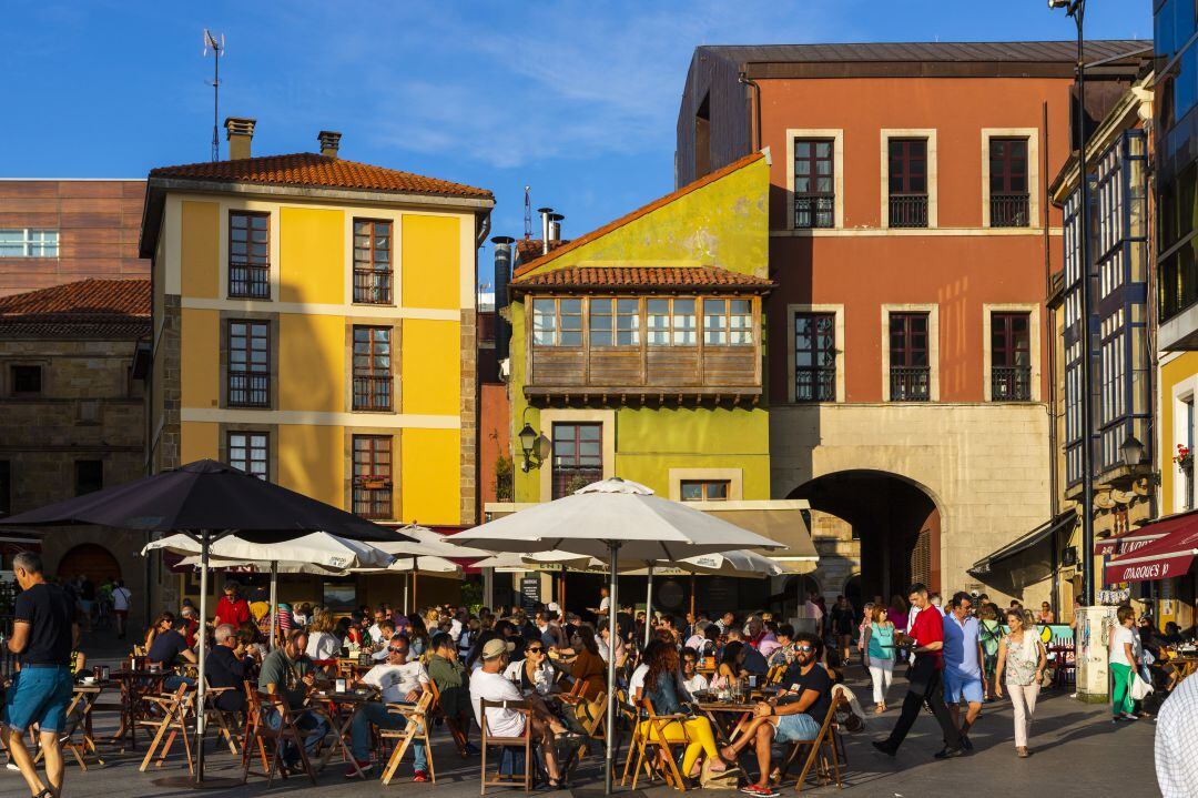 Terrazas de la Plaza del Marqués en Gijón.