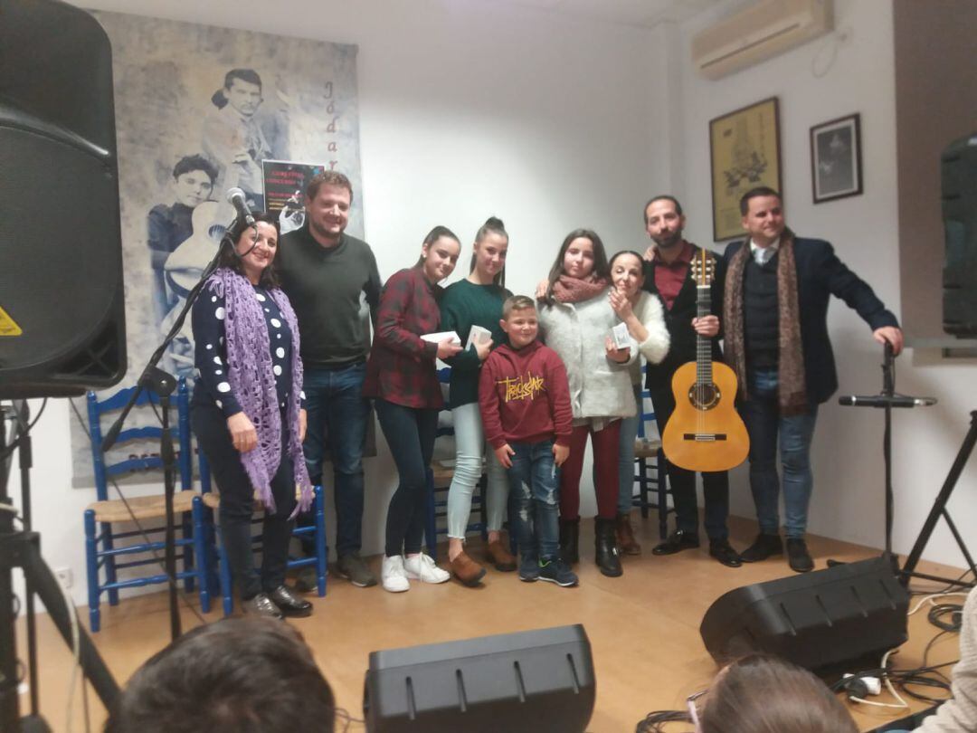 Momento de la entrega de premios a las ganadoras