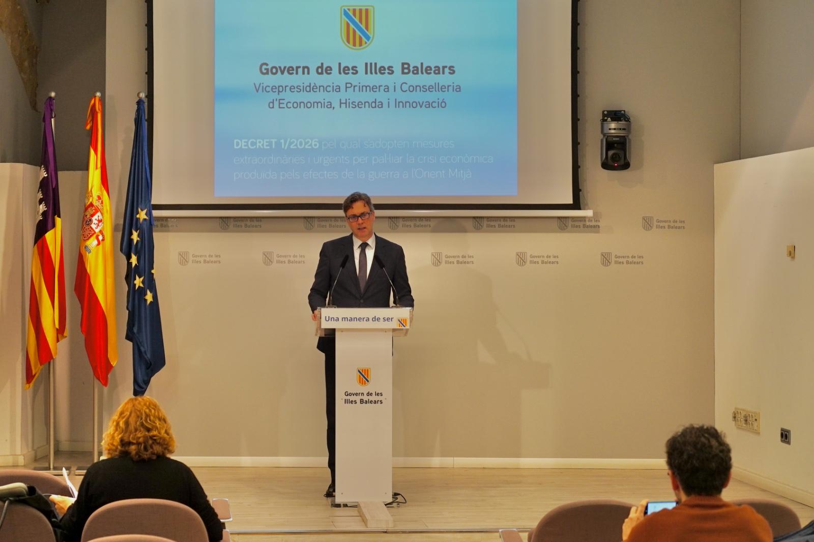 Imagen de Antoni Costa en la presentación del decreto de ayudas para paliar los efectos de la crisis