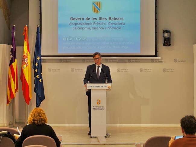 Imagen de Antoni Costa en la presentación del decreto de ayudas para paliar los efectos de la crisis