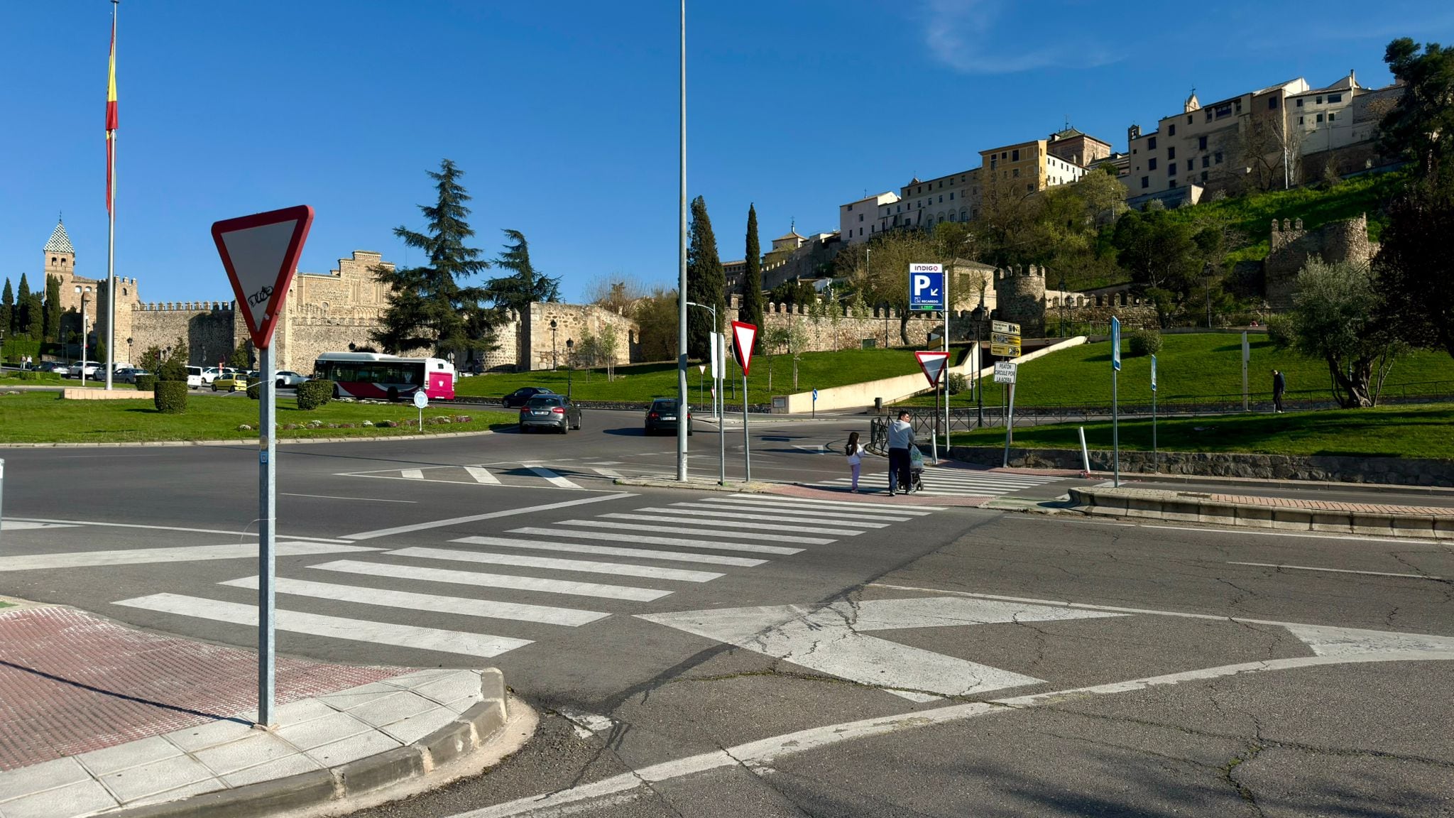 Paso de cebra en donde se van a instalar semáforos