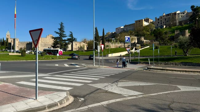 Paso de cebra en donde se van a instalar semáforos