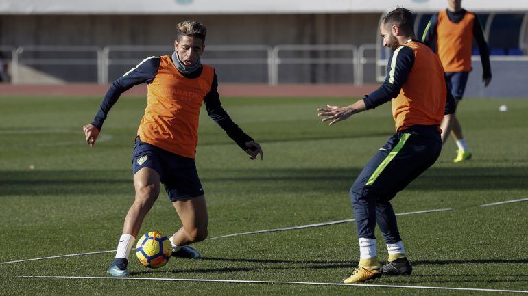 El juvenil Abqar, en el entrenamiento del primer equipo