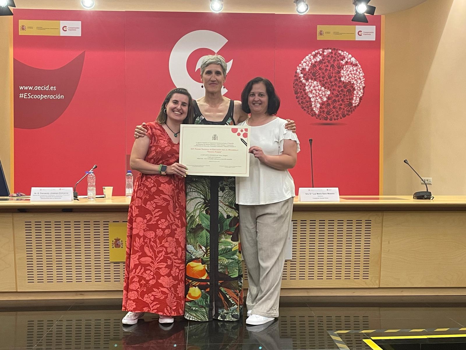 Las maestras del CEIP Santa Engracia reciben el premio en Madrid