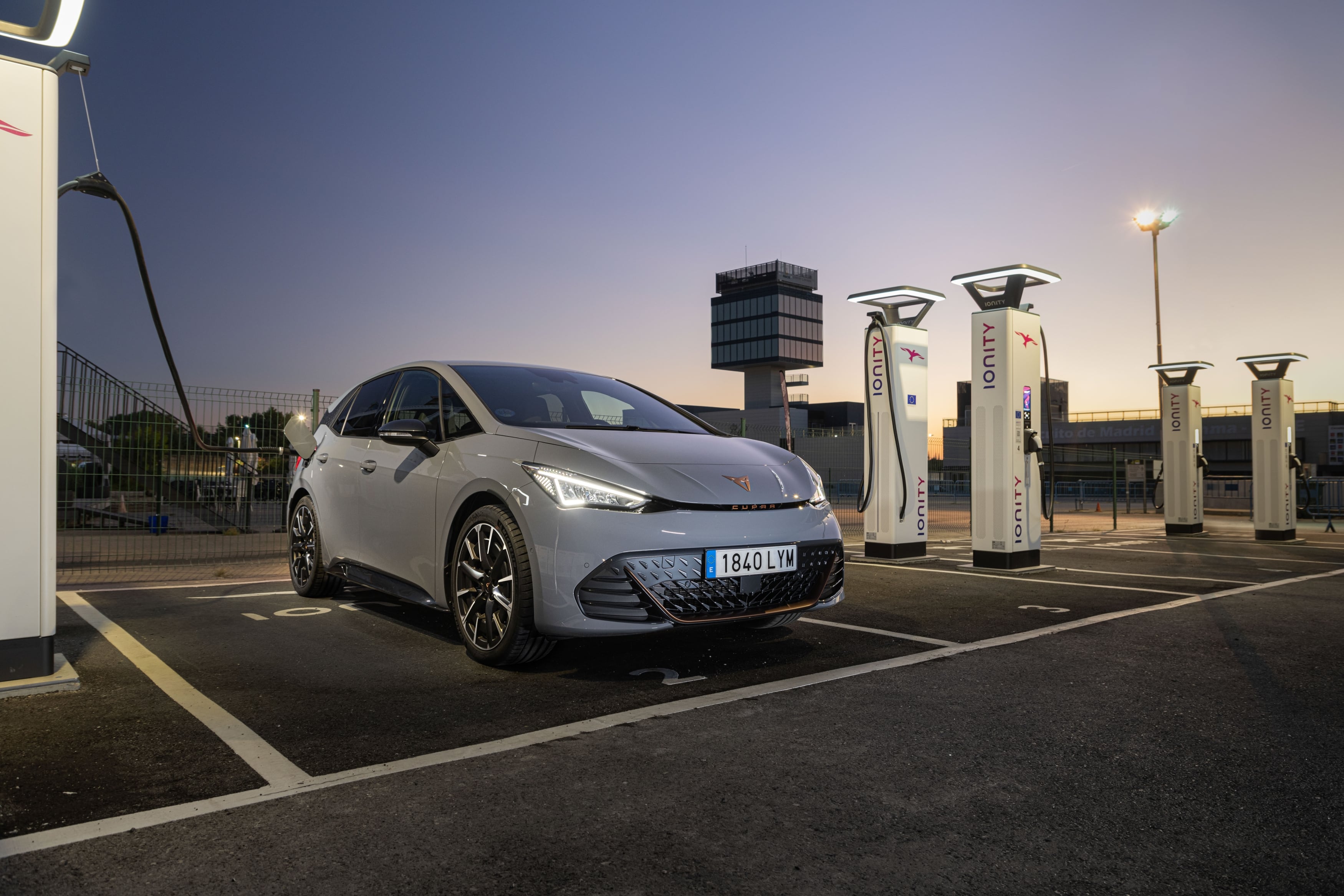 El modelo eléctrico español se ofrece con la tecnología Plug & Charge de serie